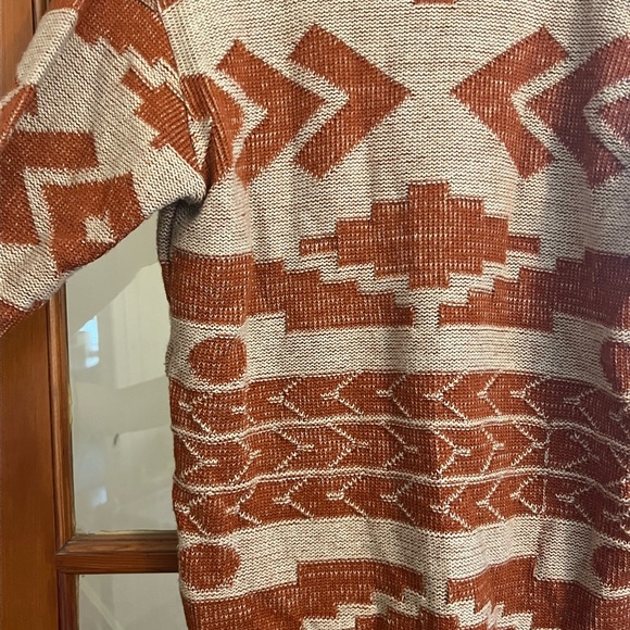 Patterned Pullover Sweater - Picture 3 of 3